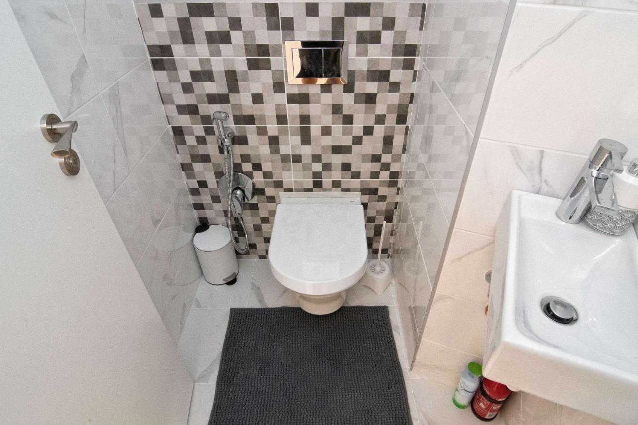 Luxury City Center Two Bedroom Apartment Close To Beach Varna Eksteriør bilde